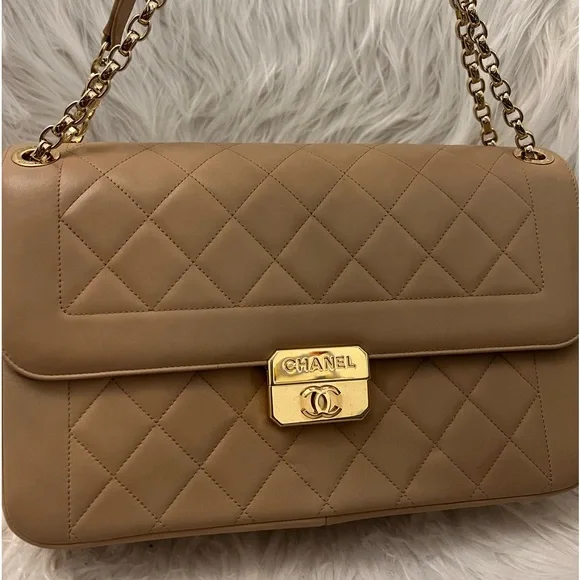 CHANEL beige flap bag with rich gold hardware. Original dust bag & box. - Picture 9 of 9